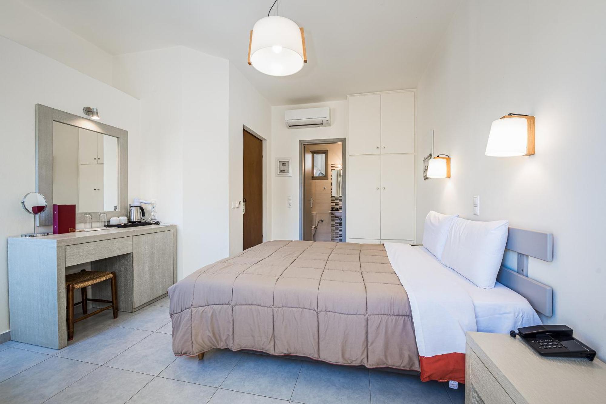 Erato Hotel Agia Marina  Exterior photo